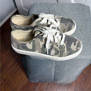 American Eagle Outfitters Camouflage Sneakers Womens Size 7